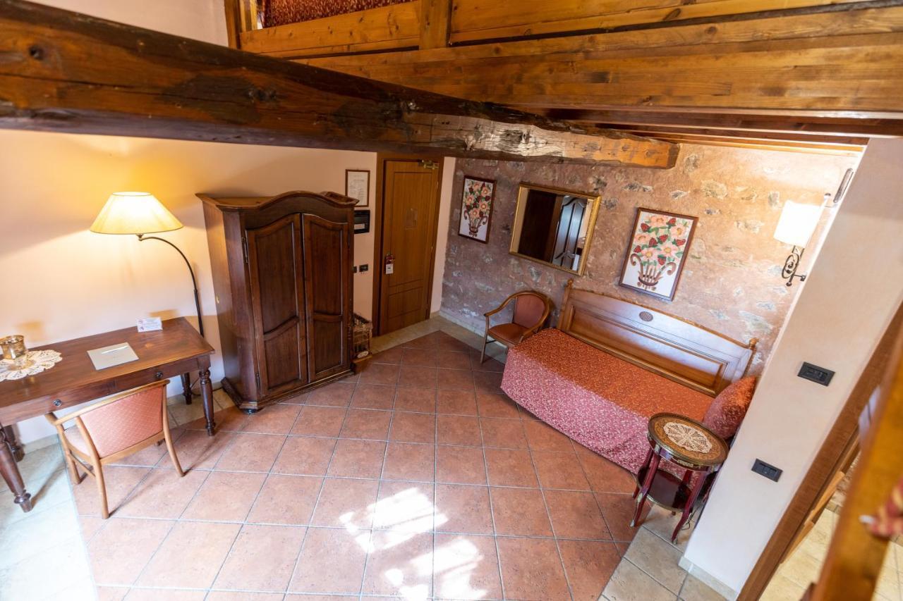 Alloggio per agriturismo Relais Abbazia Santa Anastasia Resort&winery Castelbuono (Sicily)